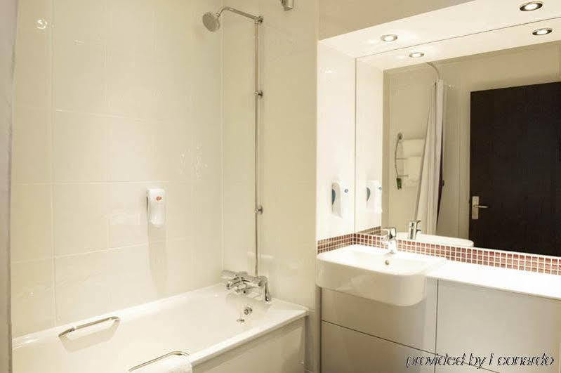 Premier Inn Canterbury City Centre Ngoại thất bức ảnh