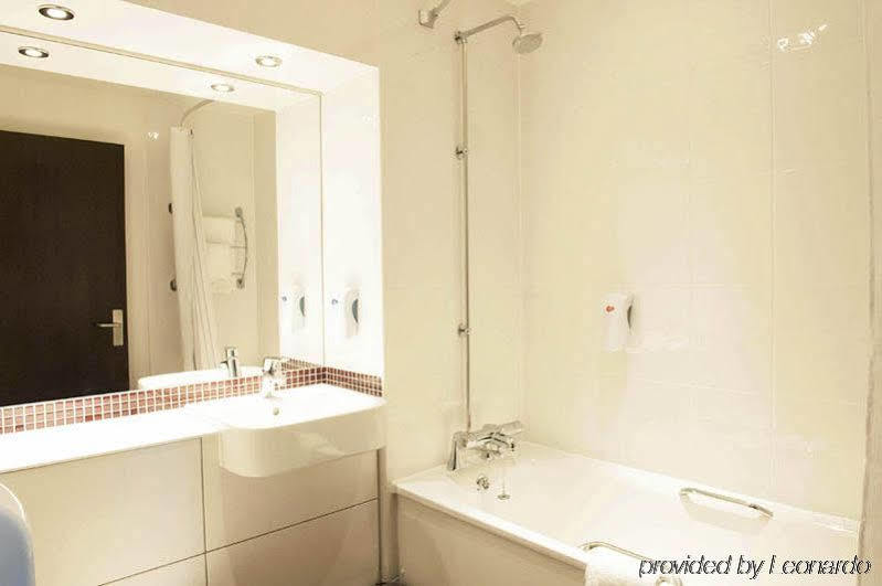 Premier Inn Canterbury City Centre Ngoại thất bức ảnh